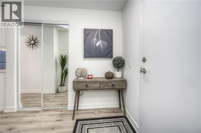 Building Photo - 251 Northfield Dr E