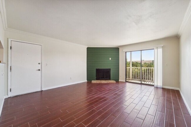 Building Photo - 920 S Walden Way
