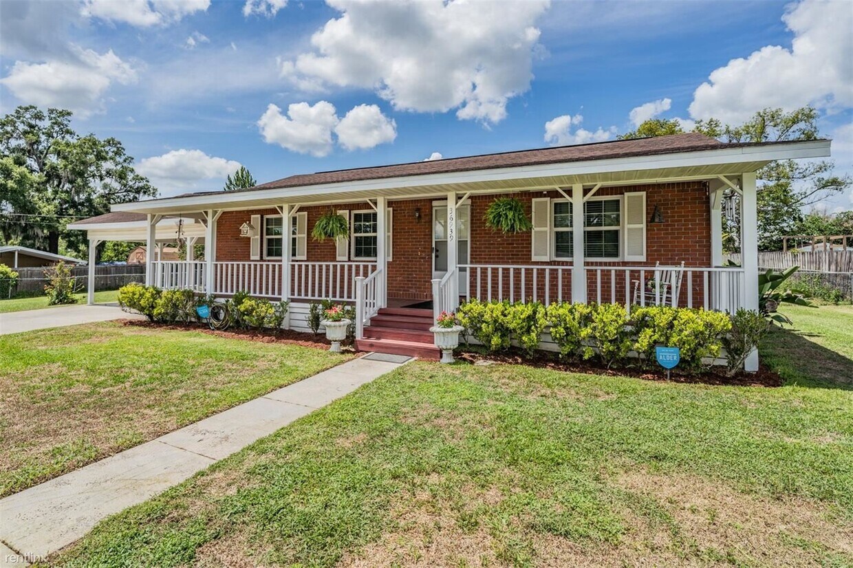 Primary Photo - 2 br, 2 bath House - 36939 R Center Avenue