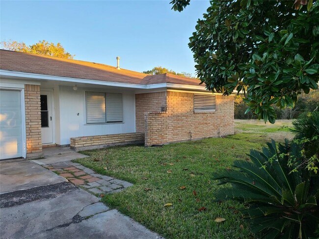 Building Photo - 10 Richards Courts