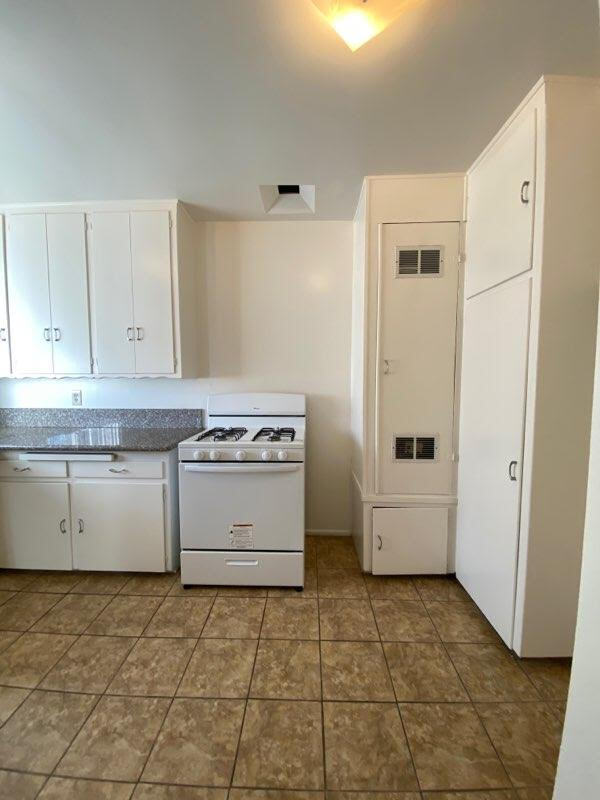 Building Photo - 5623 Satsuma Ave