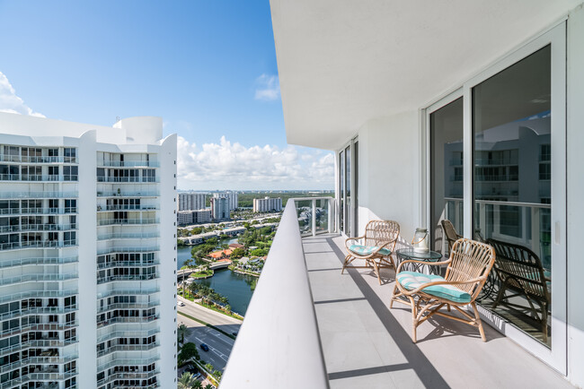 Foto del edificio - 16485 Collins Ave