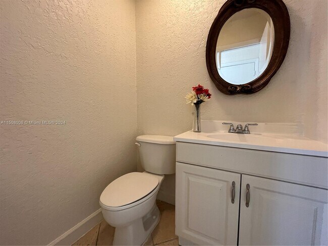 Building Photo - 4815 NW 9th Dr