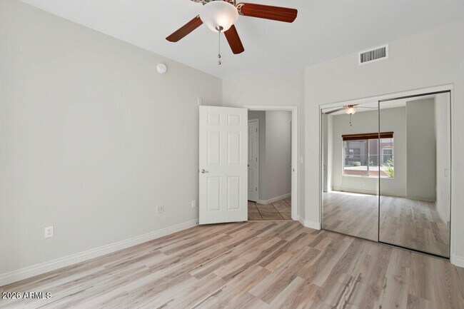Building Photo - 5350 E Deer Valley Dr