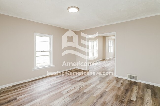 Foto del edificio - 136 Lawndale Ave