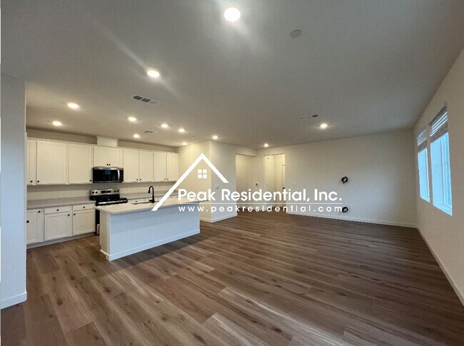 Foto del edificio - New Elk Grove 3bd/2ba Home near Big Horn & Poppyridge Rd