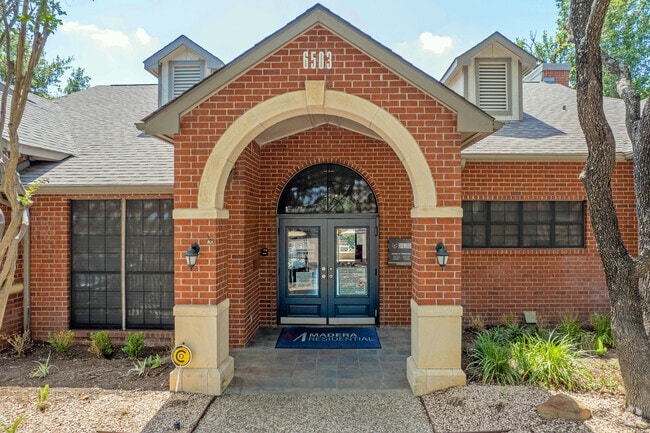 Building Photo - Foxwood