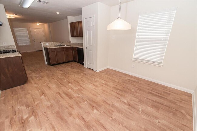 Foto del edificio - 5507 Long Arbor Ln