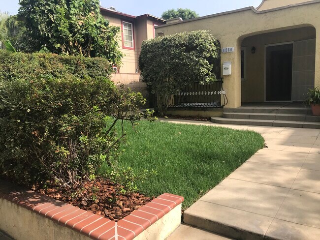 Front Yard Space - 1260 S Orange St