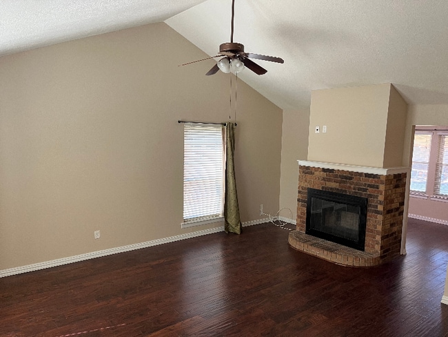 Building Photo - 900 Elmhill Ct