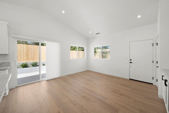 Foto del edificio - Ramona 319-321