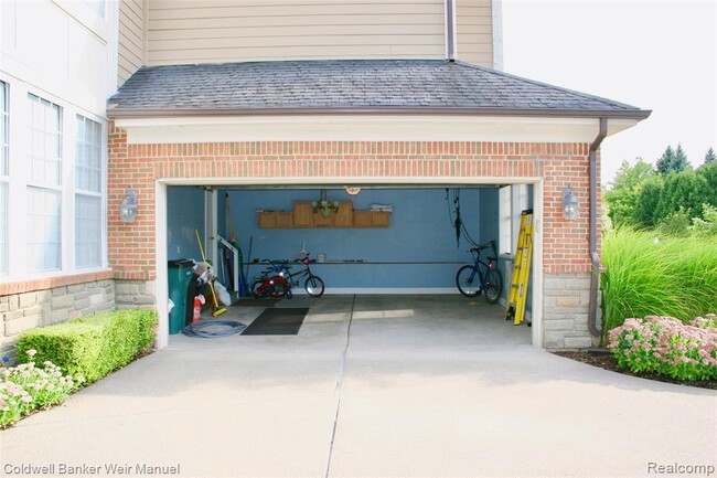 Foto del edificio - 4040 Summerfield Dr