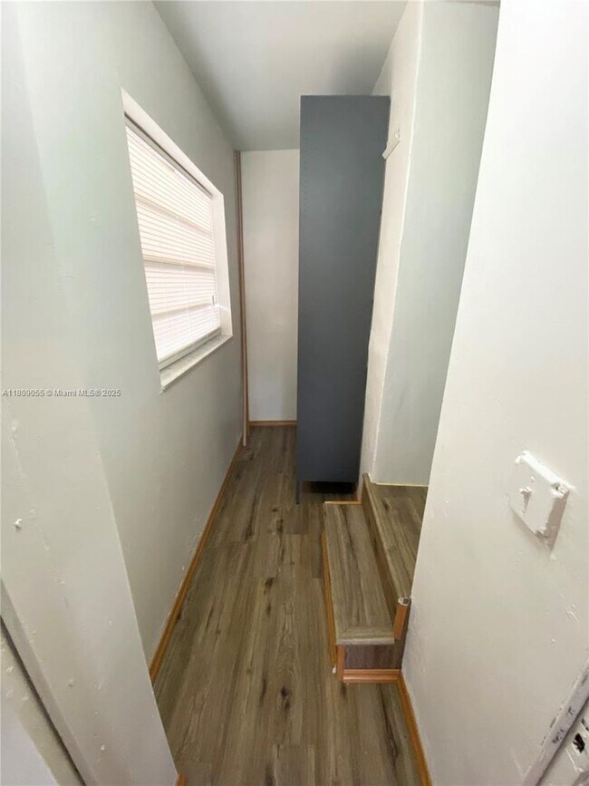 Foto del edificio - 705 NE 87th St