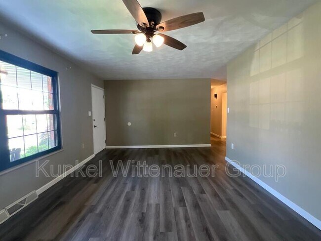Foto del edificio - 503 Roland Ave