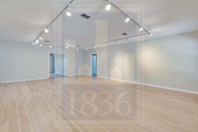 Foto del edificio - 2205 Sharon Ln