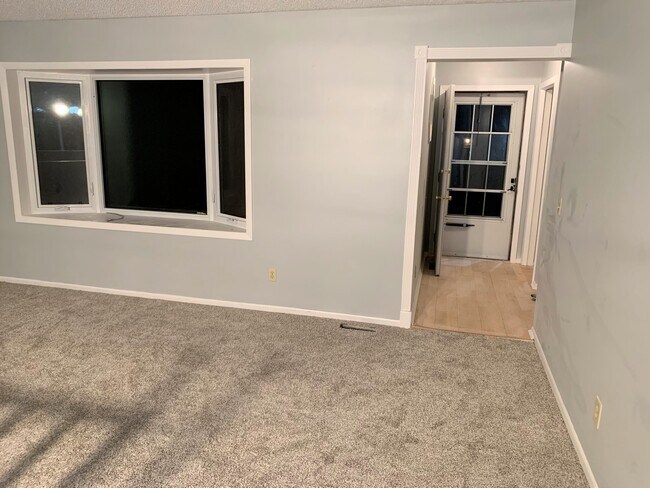 Foto del edificio - 6512 Lancaster Ln N