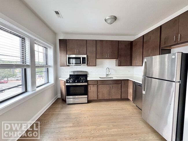 Foto del edificio - 3409 W Fullerton Ave