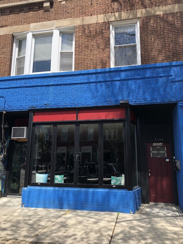 Primary Photo - 2054 W Roscoe St