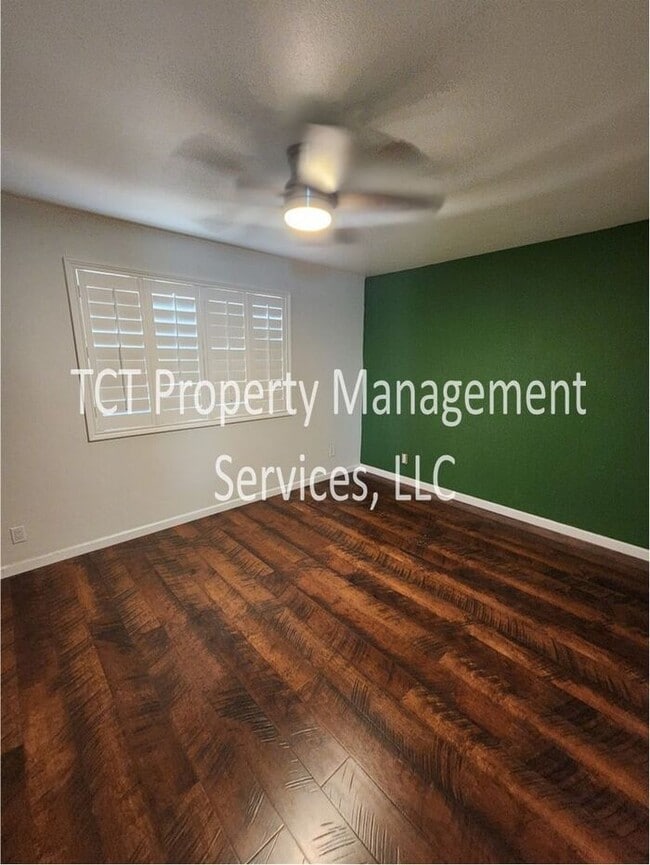 Building Photo - Charming Two Bedroom in Phoenix