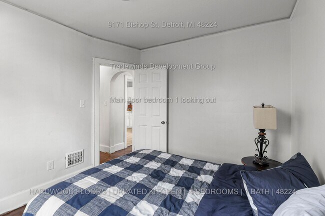 Foto del edificio - 9171 Bishop-4BR Bungalow - Hardwoods/Updated Kitchen - Yorkshire Woods - 48224