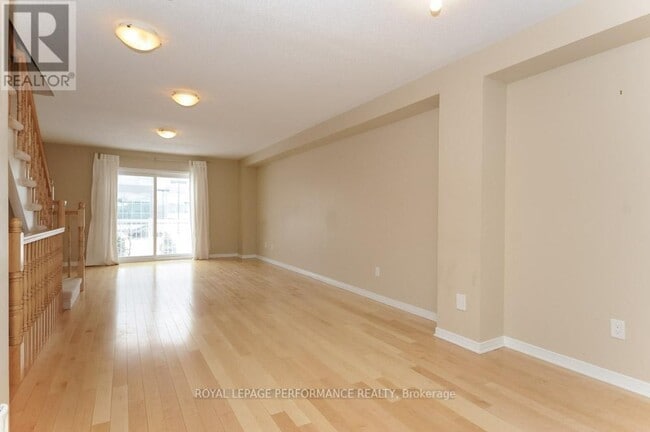 Building Photo - 32 Jenscott Private