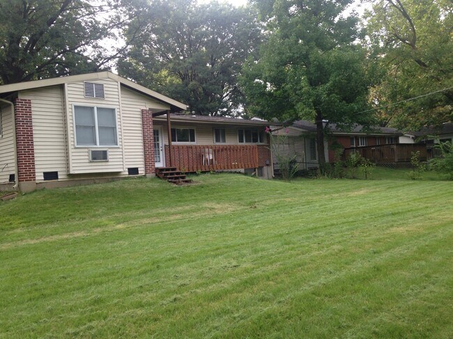 Back of house nice private deck - 1360 Burning Tree Dr