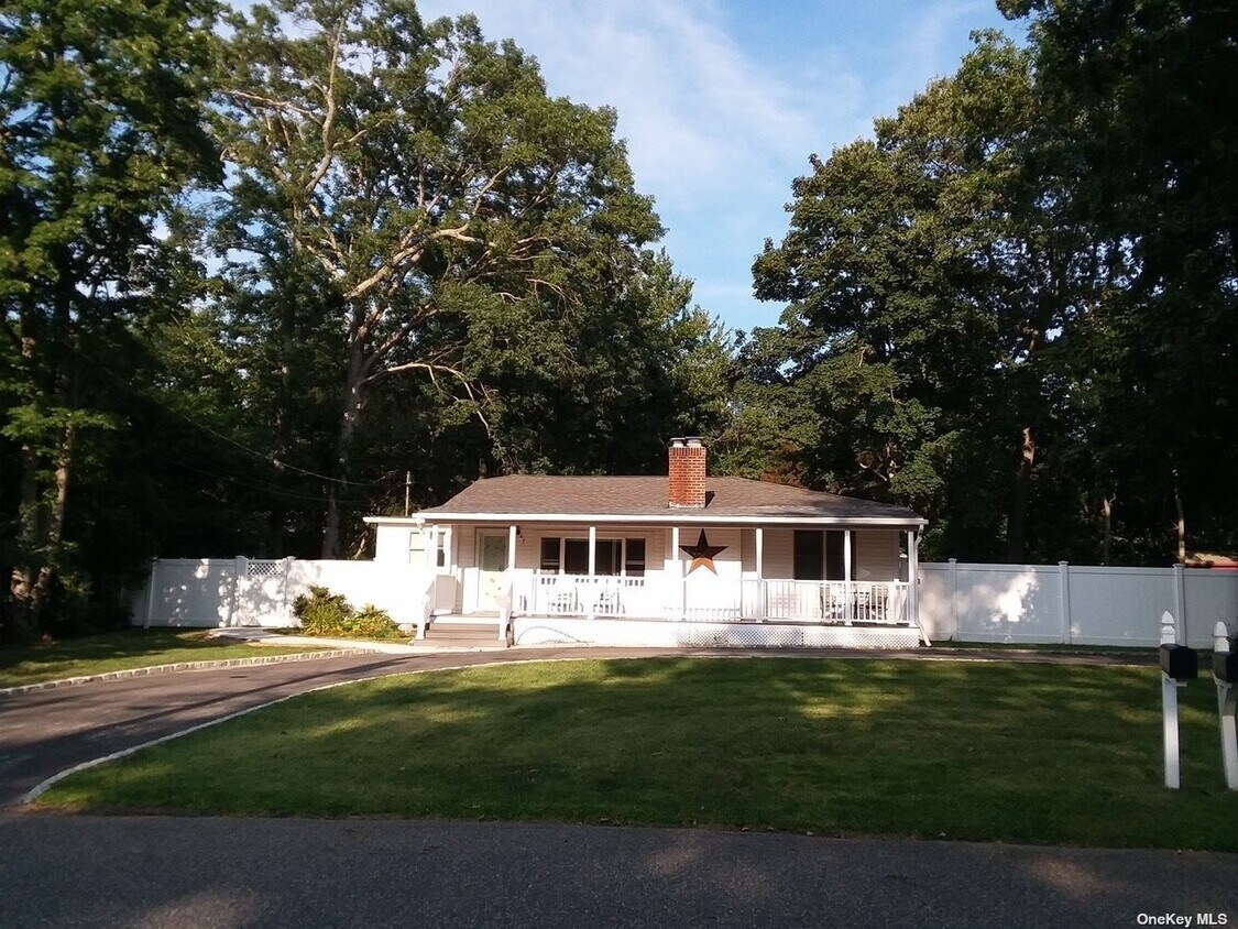 47 Upton Dr, Sound Beach, NY 11789 House Rental in Sound Beach, NY