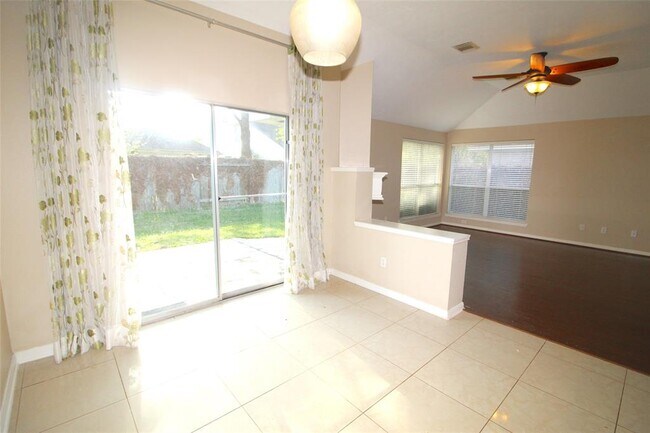 Building Photo - 1107 Woodley Bend