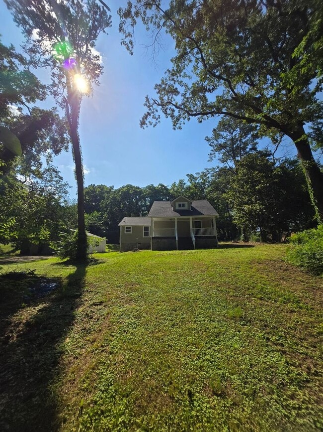 Building Photo - Spacious Single-Family Home in Chattanooga...