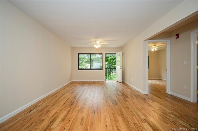 Foto del edificio - 685 Success Ave