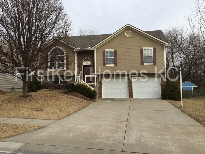 619 N Crest Dr, Raymore, MO 64083 House for Rent in Raymore, MO