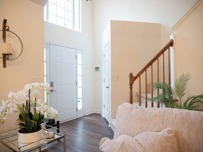 Building Photo - 2158 Dresden Green