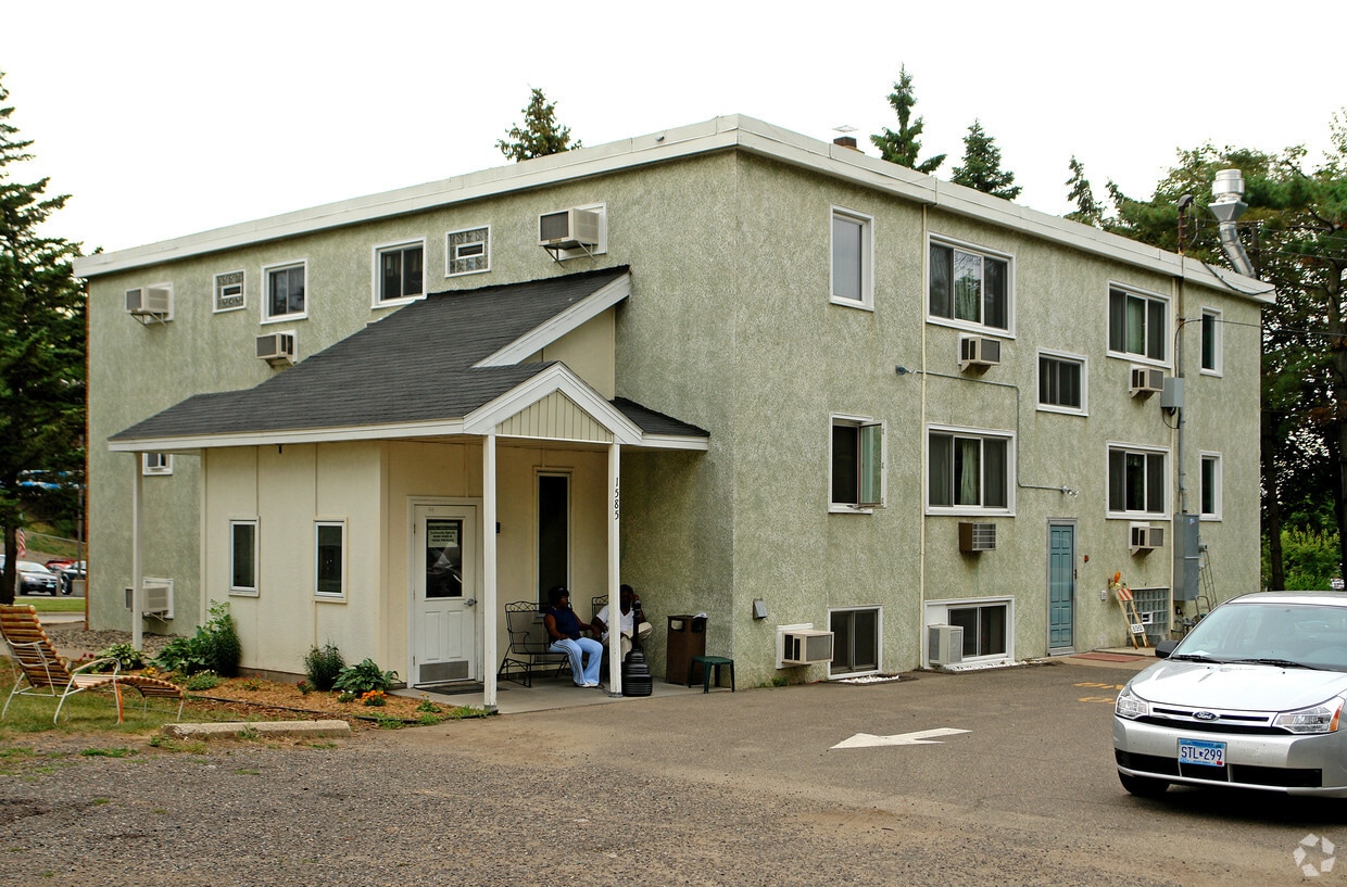 1585 Rice St, Saint Paul, MN 55117 Apartments in Saint Paul, MN