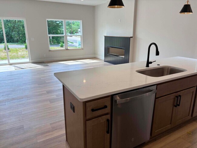 Foto del edificio - Brand-New Townhomes Near 5 Mile & East Beltline