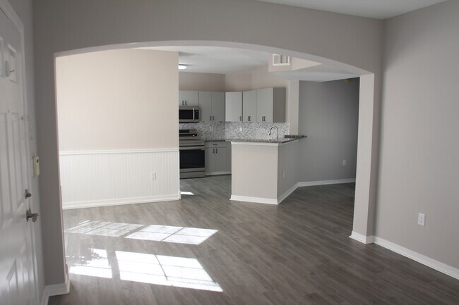 Comedor y cocina - 114 SW Peacock Blvd