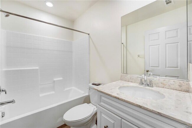 Foto del edificio - 7209 N Chestnut Ln