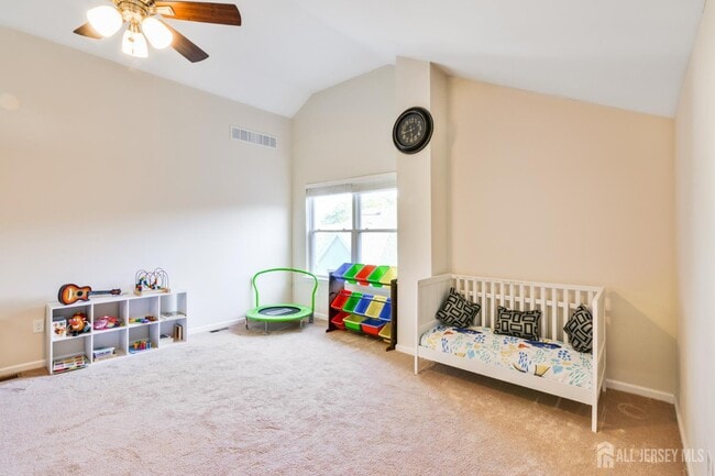 Foto del edificio - 28 Kensington Dr