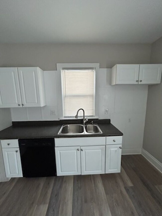 Building Photo - 1378-1380-1380 Hamlet St