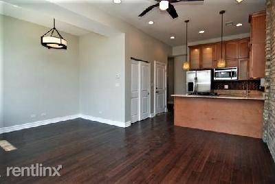 Foto del edificio - 1744 W Augusta Blvd