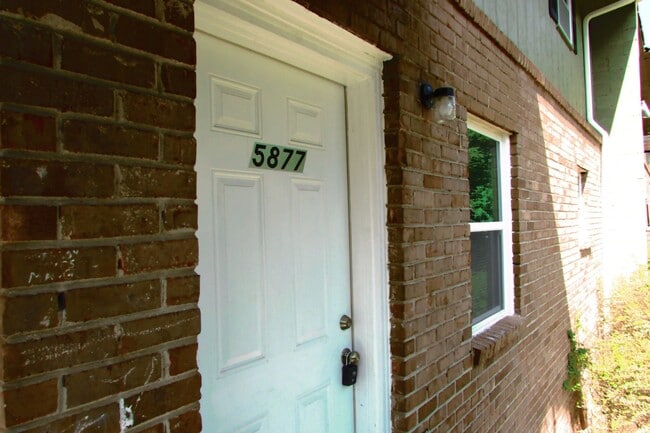 Building Photo - 5889 Lone Oak Dr SW