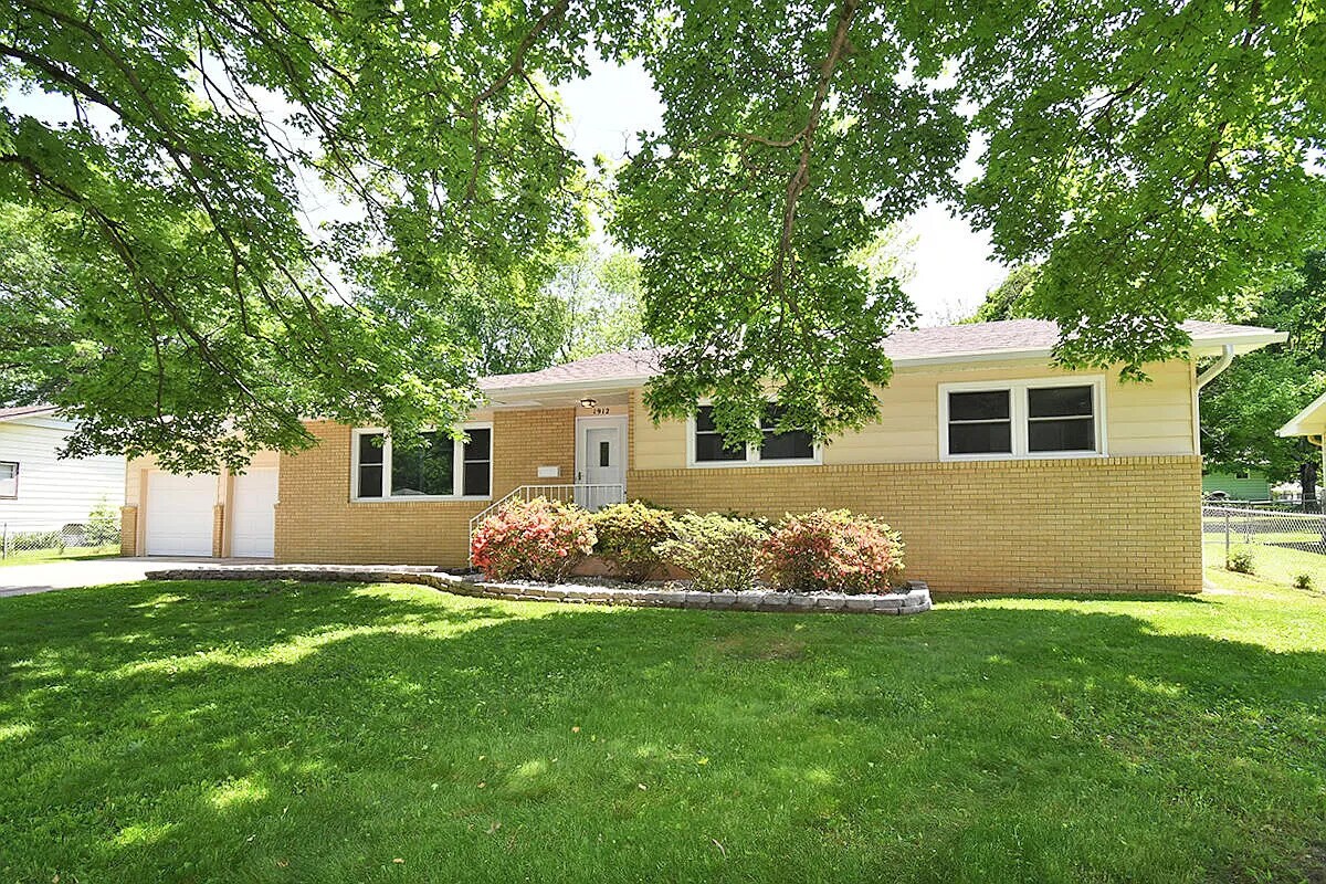 1912 S Sieger Dr, Springfield, MO 65804 House for Rent in Springfield, MO