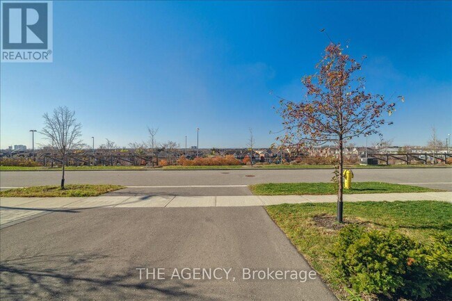 Photo du bâtiment - 84 Salterton Cir