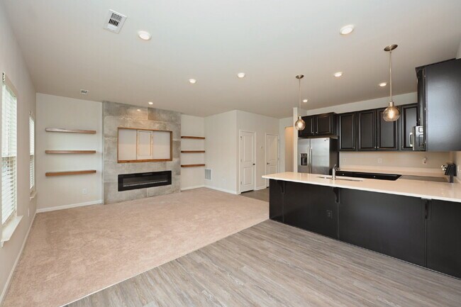 Foto del edificio - Luxury Townhome in a Prime Goodlettsville Location just Minutes to Nashville!