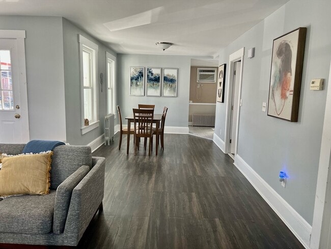 Building Photo - 596 Beacon St