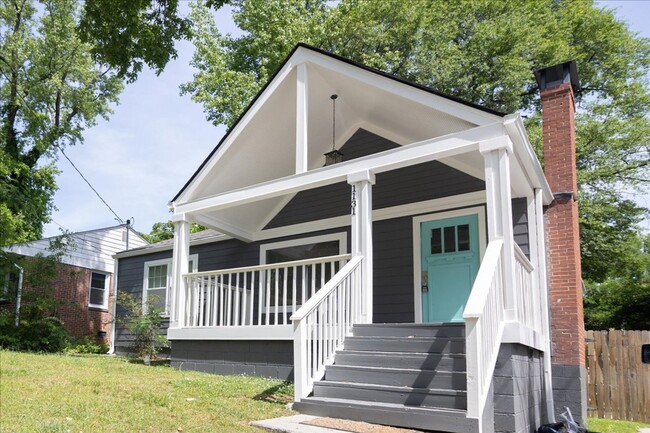 Photo - Newly Renovated 3/2 Feet From Atlanta Belt... House