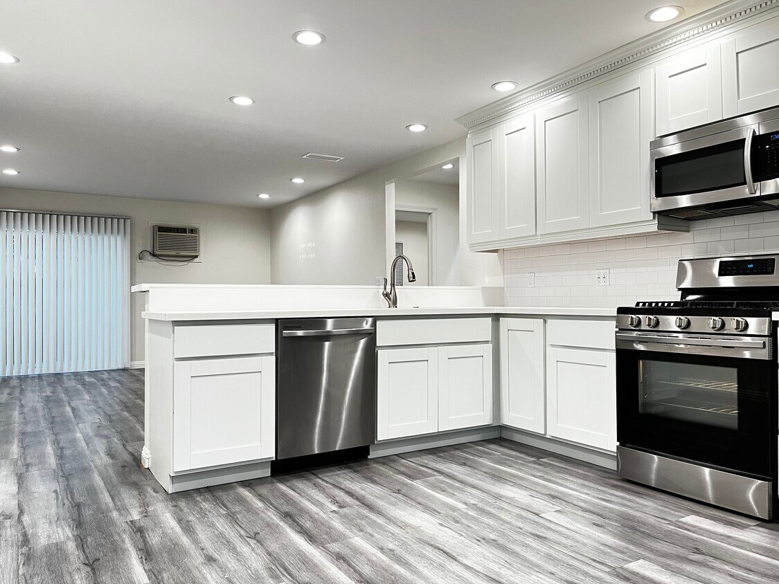 Foto principal - 7631 Amazon Dr