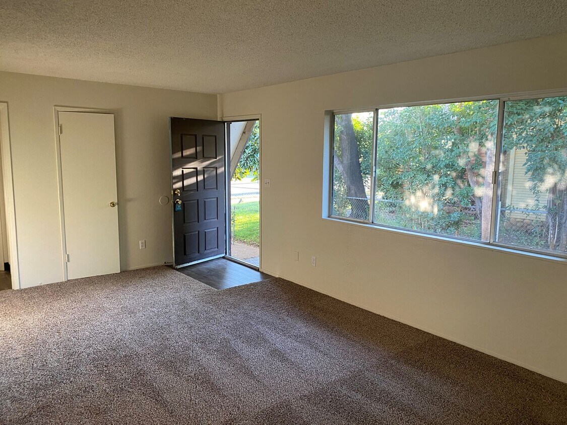 Foto principal - 820,822 &amp; 824 West Street