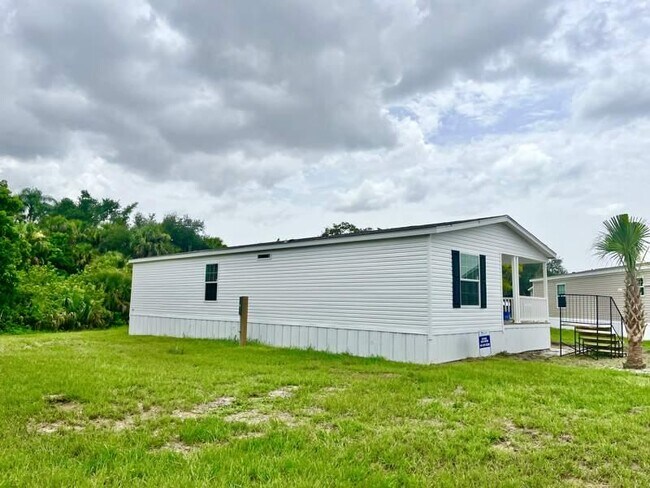 Building Photo - 16801 Oak Leaf Ct