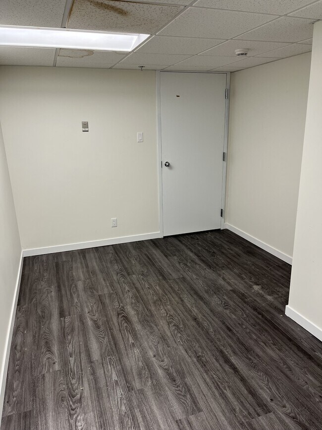 Photo du bâtiment - 10101-10101 101 Ave