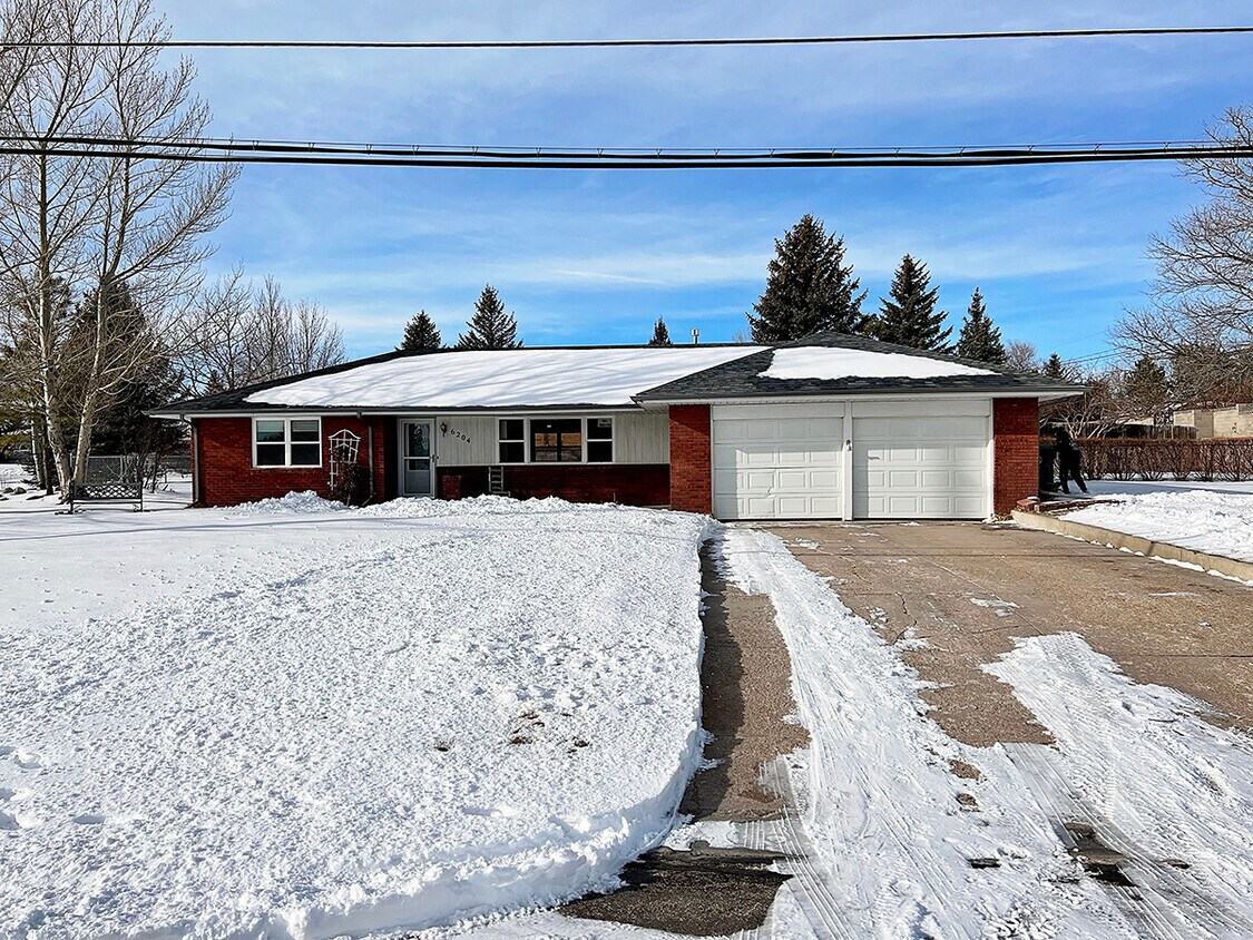 Front - 6204 Deer Ave